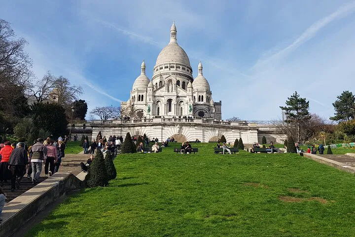 Enchanting Montmartre: Sacré Coeur, Moulin Rouge & Bohemian Delights