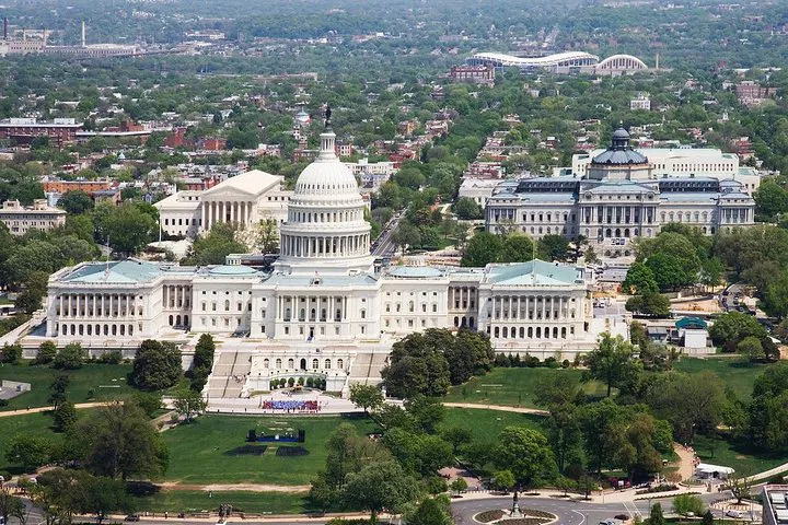 Uncover DC's Treasures: A Personalized 4-Hour Walking Tour