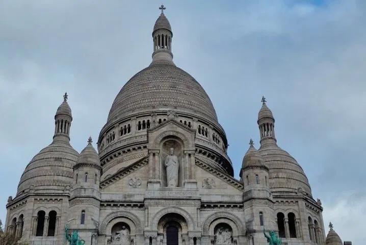 Montmartre & Paris City Tour: Hidden Gems & Stories