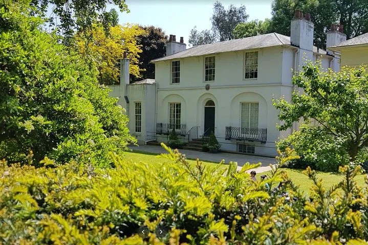 Hampstead Village Walking Tour: Explore London's Hidden Gem