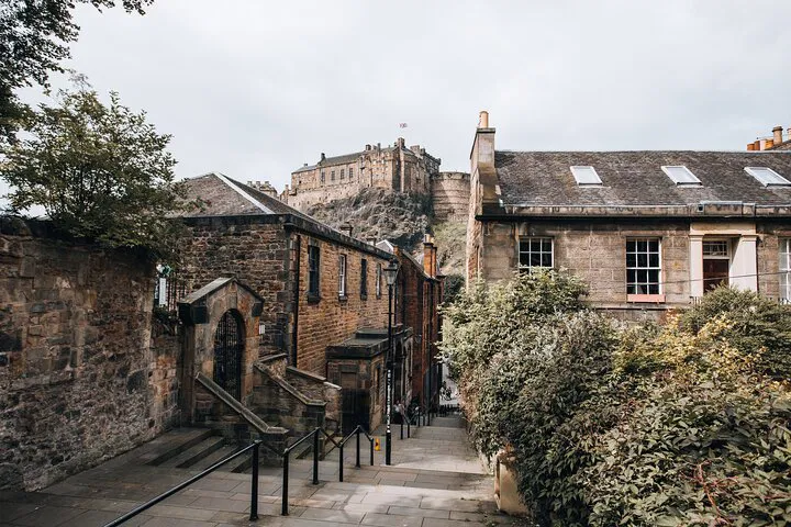 Edinburgh Old Town Walking Tour: History & Hidden Gems
