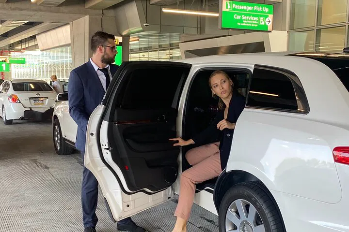 JFK Airport Limo: Manhattan Transfer in Luxury!