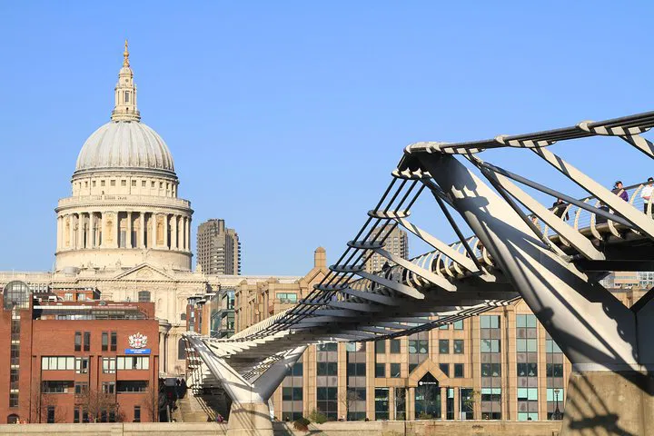 Unveiling London's Majesty: A Private Highlights Tour