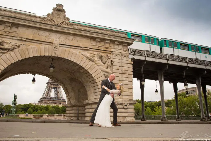Eiffel Tower Photo Tour: Capture Paris with a Pro!