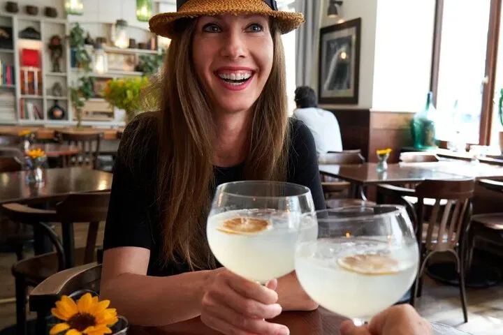 Edinburgh Gin Journey: Uncover History with a Local Savant!
