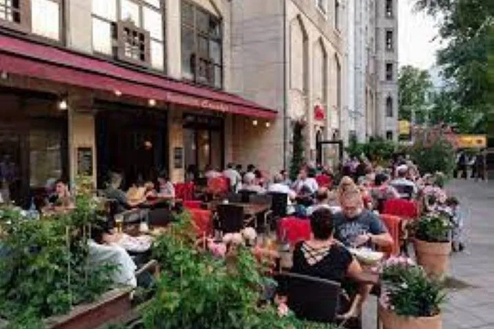 Berlin's Culinary Gems: A Luxurious Private Car Food Tour