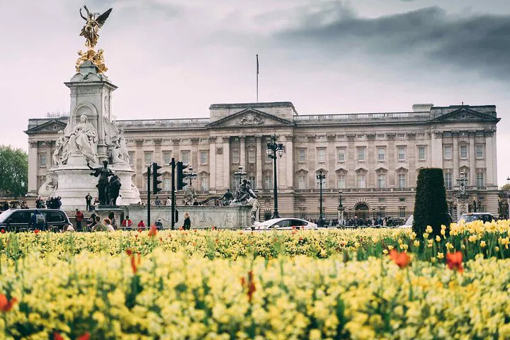 Unleash Your Inner Explorer: Buckingham Palace Parks Treasure Hunt!