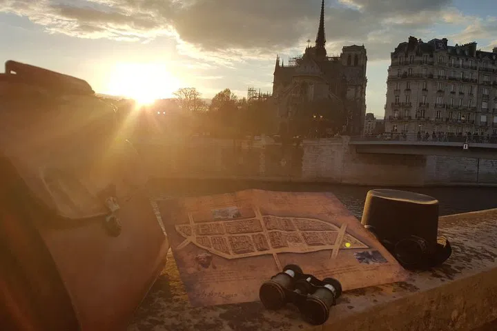 Uncover Paris Secrets: Arsène Lupin's Thrilling Treasure Hunt on Île Saint-Louis!