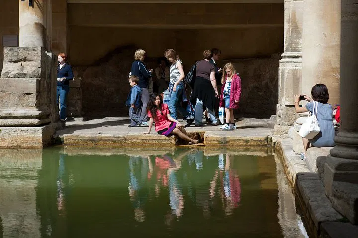 Uncover Royal History: Private Tour of Windsor, Stonehenge & Roman Baths