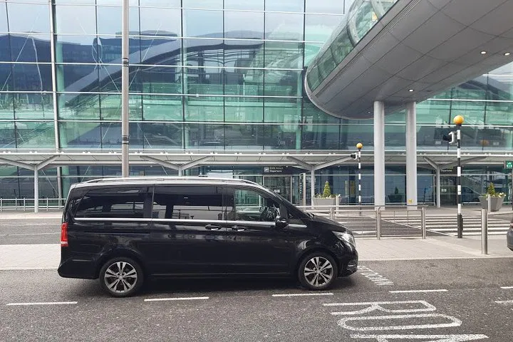 Luxury Travel: Killarney to Dublin Airport Chauffeur Experience