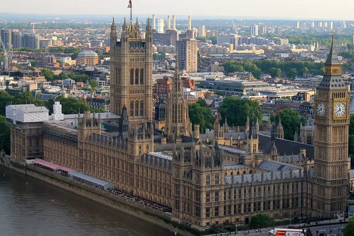 Uncover London's Secrets: A Personalized Walking Adventure