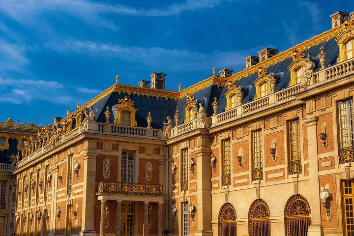 Paris by Night: Unveiling the City of Lights in Private Luxury