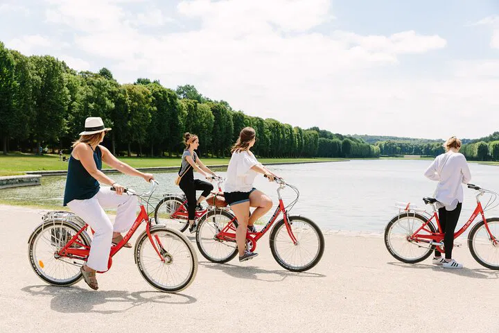 Versailles Bike Tour: Palace & Marie Antoinette's Hamlet
