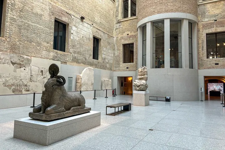 Unveiling Berlin's Ancient Wonders: A Private Tour of the Neues Museum