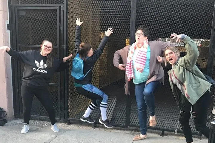 Yonkers Zombie Scavengers: Outsmart the Undead!