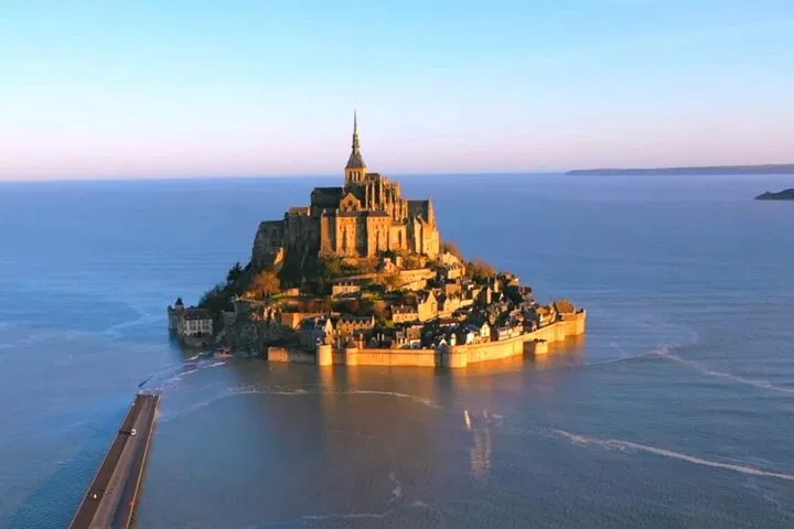 Unforgettable Day Trip: Private Tour to Mont St-Michel & Honfleur from Paris