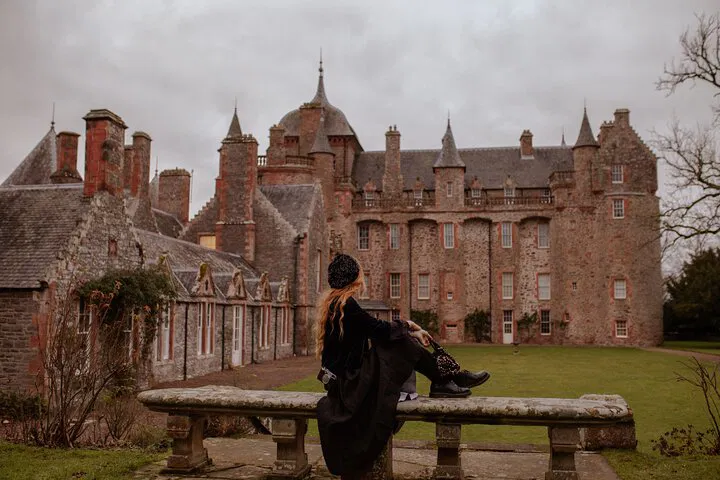 Edinburgh Photo Shoot: Capture Your Magical Moments with a Pro!