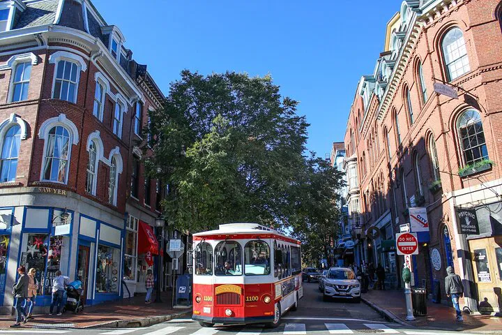 Portland City & Lighthouse Trolley Tour: See the Best!