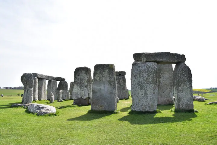 Stonehenge & Winchester: Private Taxi Tour