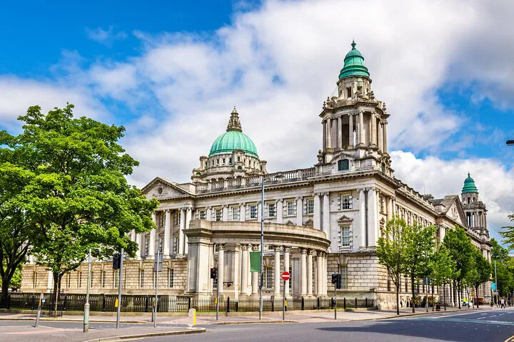 Uncover Northern Ireland: Dublin to Belfast & Giant's Causeway Private Tour