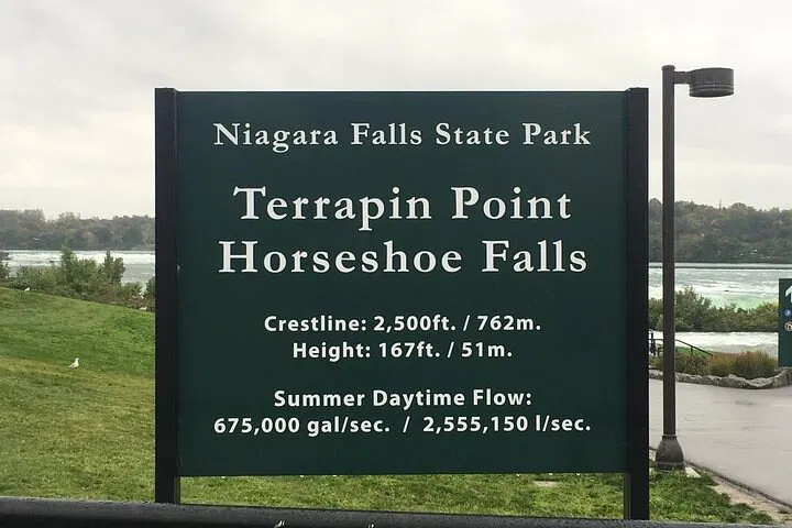 Niagara Falls Night Tour: Illumination Show!