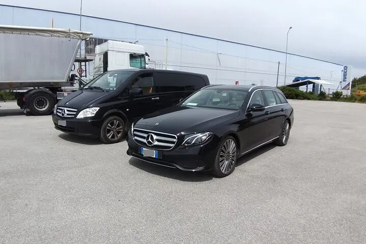 Genoa Airport to Milan: Private Round-Trip Transfer