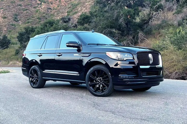 Stress-Free San Diego Arrival: Executive SUV Airport Transfer