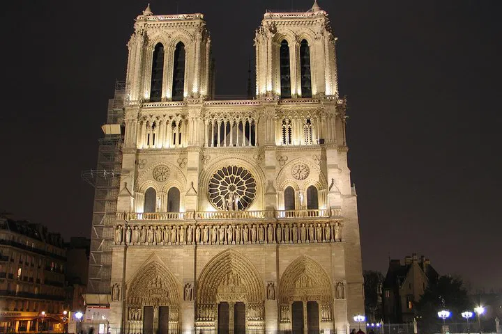 Enchanting Paris: A Private Nighttime Walking Adventure