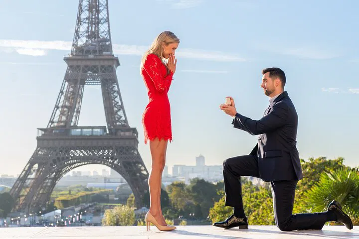 Eiffel Tower Photo Session: Capture Your Parisian Memories