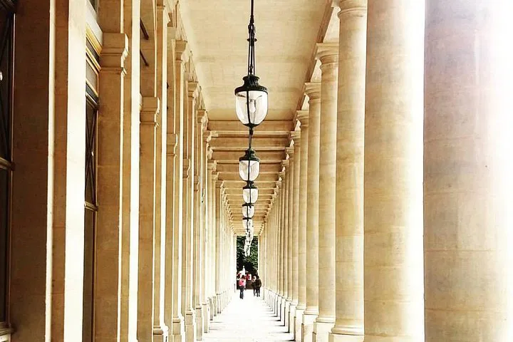 Paris: Secret Covered Passages & Palais Royal Gardens Tour