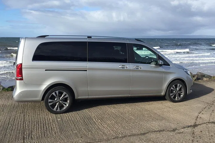 Stress-Free City Transfer: Edinburgh Airport to Glasgow in Chauffeur Comfort