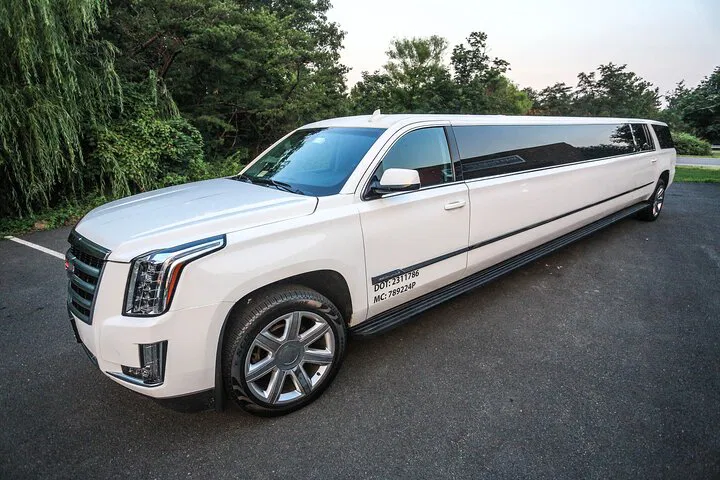 DC Moonlight Limousine Tour: Unveiling History in Style!