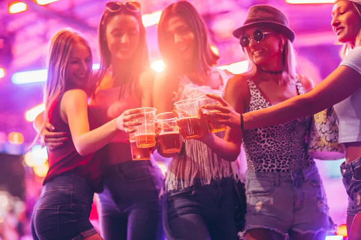 Berlin Bar Crawl: Free Shots & VIP Club Entry!