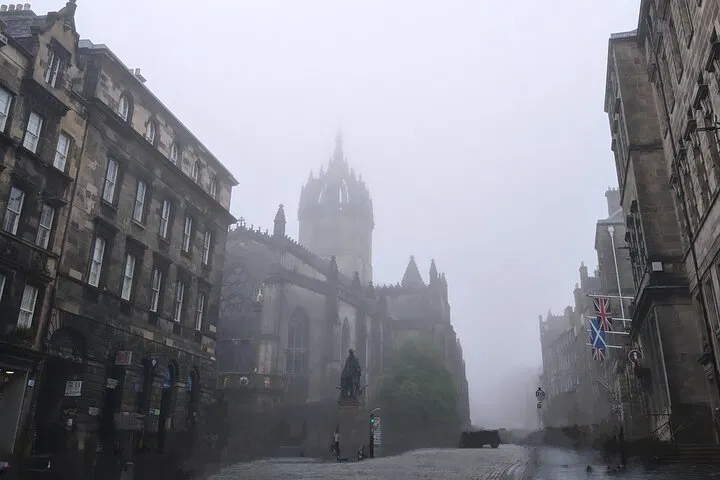 Edinburgh's Dark History: Uncover Ghostly Tales on a Haunted Walking Tour