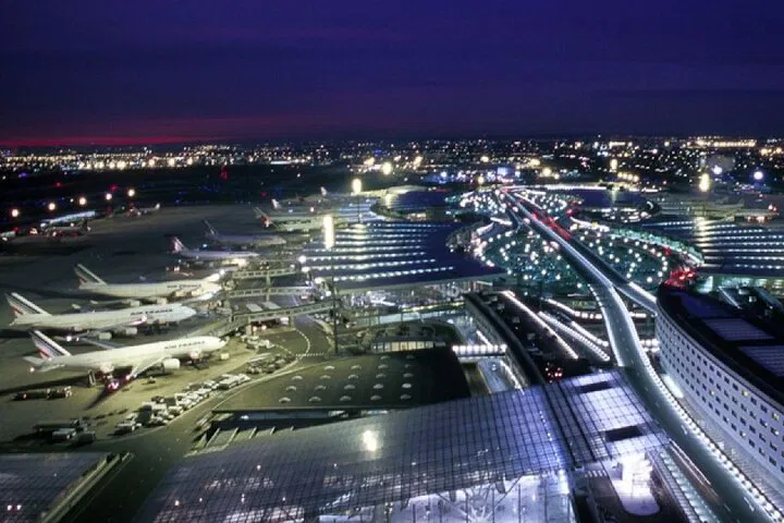 Stress-Free Paris Arrival: Private Airport Transfer with VIP Service