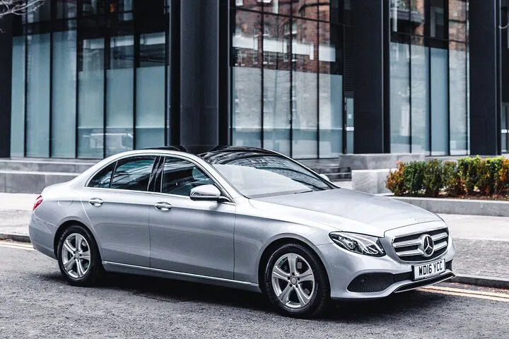 Luxury Dundee to Edinburgh Transfer: Arrive in Style & Comfort