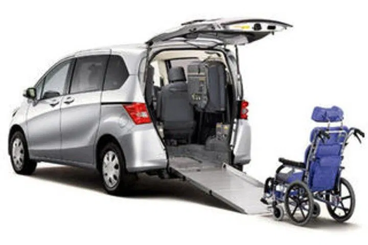 Stress-Free London Transfers: Accessible Private Airport & Train Service