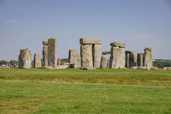 Stonehenge & Salisbury: Private Luxury Transfer from London to Southampton