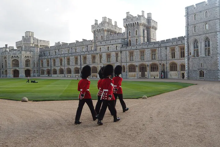 Royal Day Trip: Private Windsor Castle Tour from London