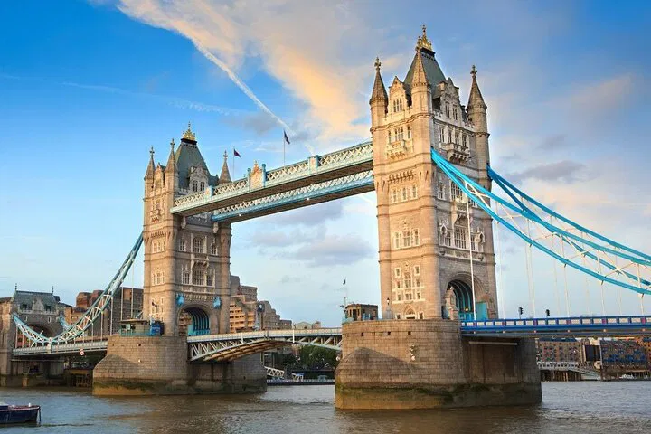 Discover London Your Way: A Customizable Private Car Tour