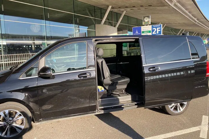 Seamless Paris Airport Transfers: Arrive in Style & Comfort