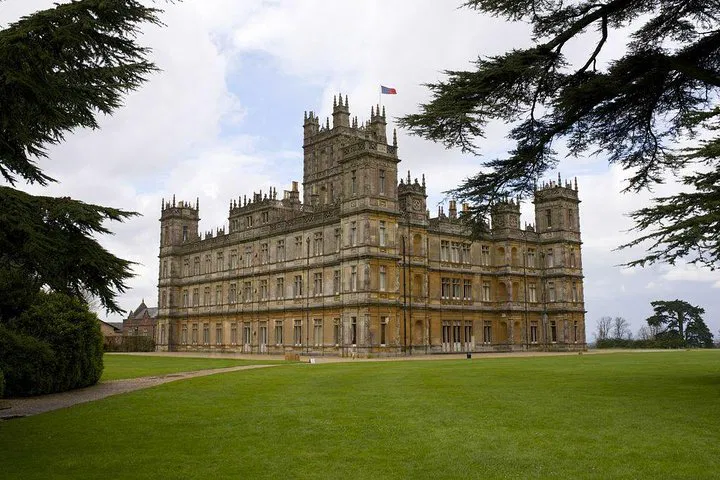 Downton Abbey & Highclere Castle Tour from London