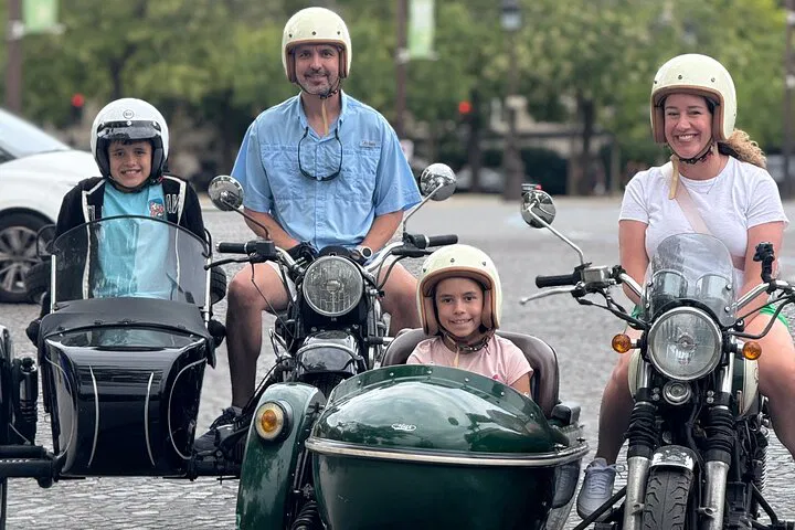 Paris by Sidecar: An Unforgettable Adventure Through Iconic Landmarks