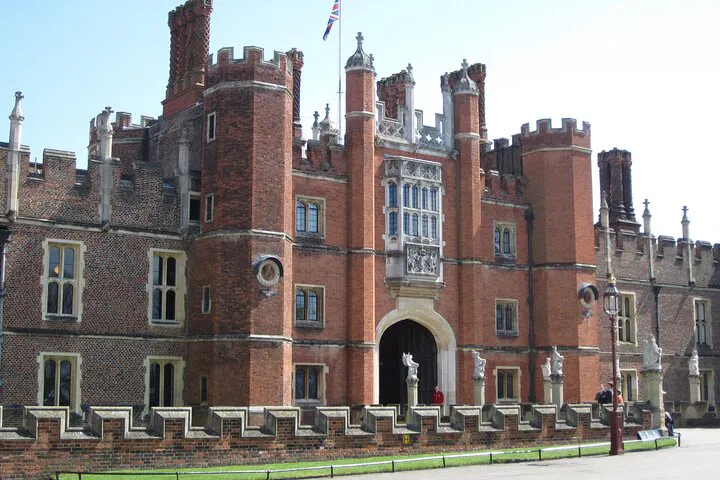Uncover Henry VIII's Lavish Life: A Hampton Court Palace Private Tour