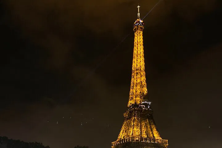 Effortless Paris Arrival: Private CDG Airport Transfer
