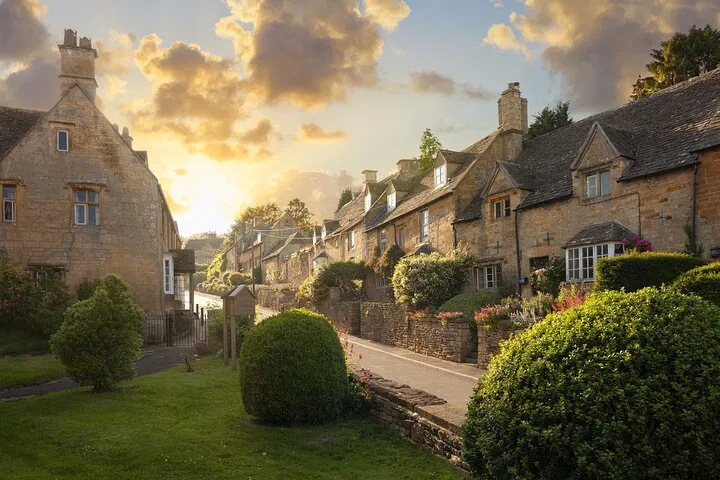 Unveiling Cotswolds Charm: A Luxurious Private Day Trip from London