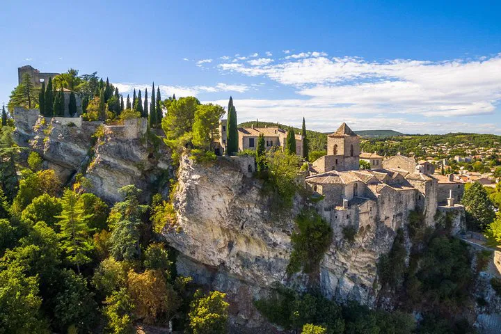 Stress-Free Transfer: Vaison la Romaine to Avignon Private Ride
