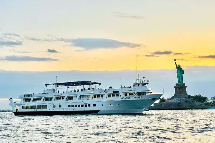 NYC Cruise: 90-Minute Sightseeing Tour!