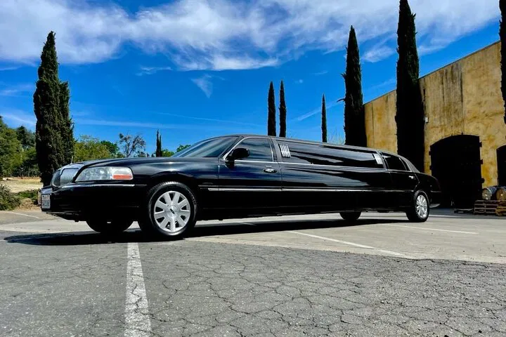 Luxury Rides: Explore with Private SUV & Limo in Style!