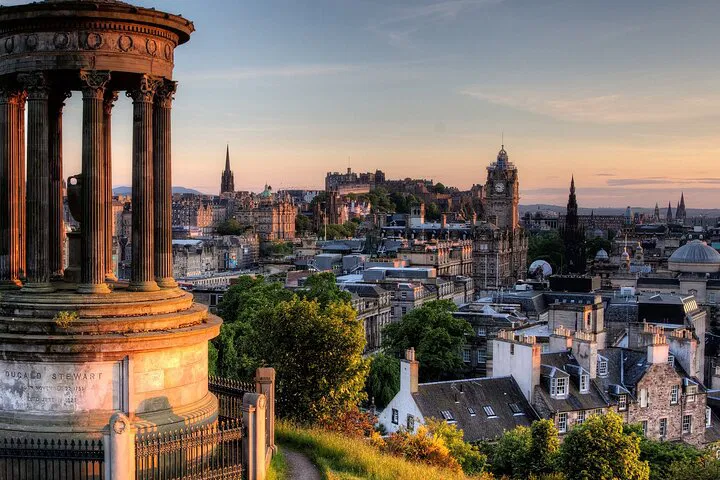 Unlock Edinburgh's Secrets: A Self-Guided Scavenger Hunt Adventure!